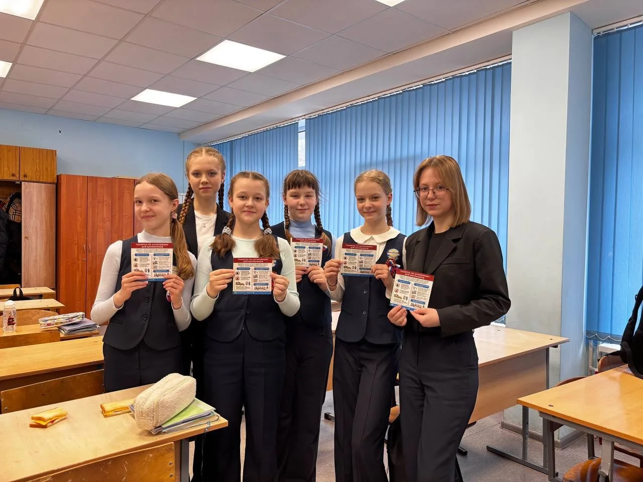 ⚡️Памятки по антитеррору⚡️  📢В лицее прошла важная профилактическая акция.  📋Активисты Совета старше