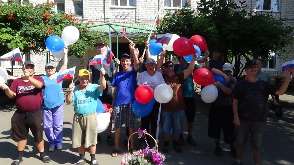 Белый – облако большое,