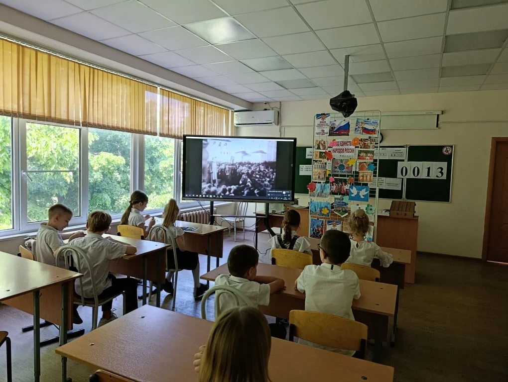 В Год единства народов России и в год 65-летия полёта Юрия Алексеевича Гагарина 👨‍🚀, мы вспоминаем в