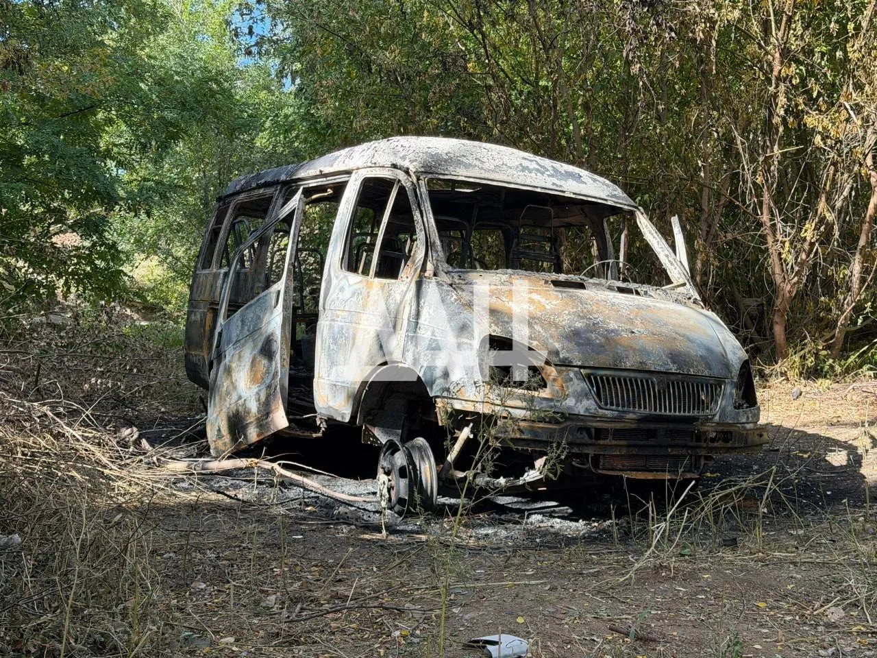 Последствия удара БПЛА по автомобилю в Киевском районе Донецка