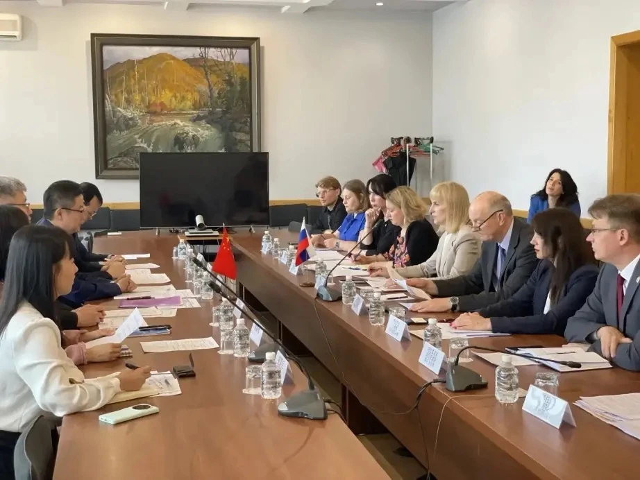 🤝 Зампред правительства Хабаровского края Мария Авилова и генконсул КНР в Хабаровске Цзян Сяоян сог