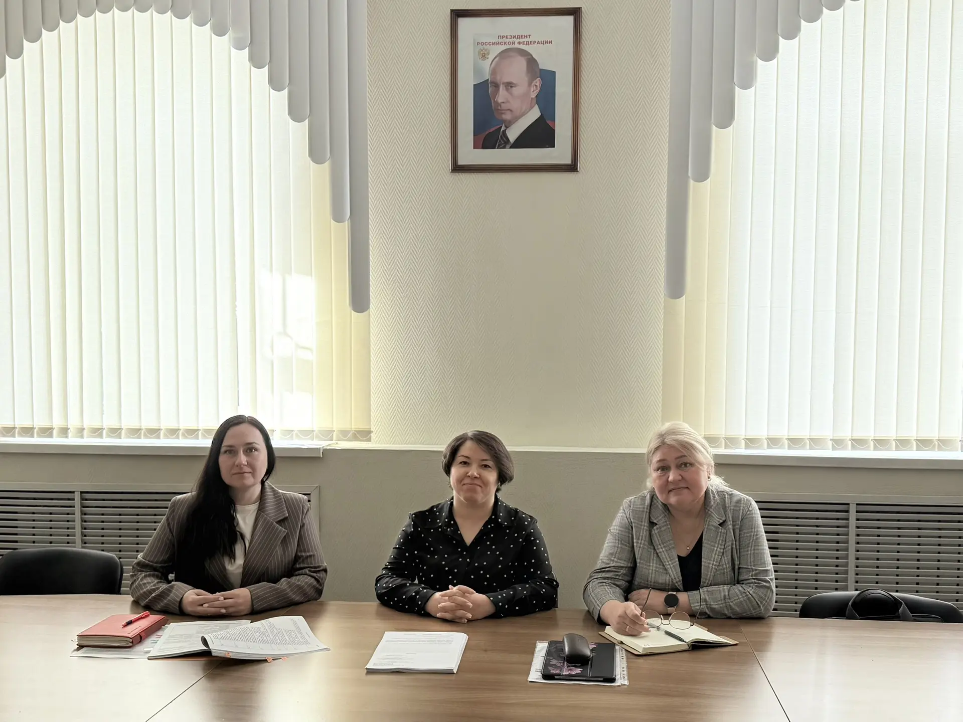 🏫Уважаемые жители, мы уже ждём вас на личный приём в администрации Карымского округа!