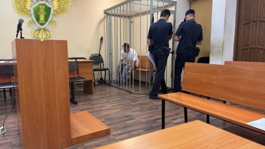 Суд продлил меру пресечения водителю катера, который насмерть переехал ребенка на Ворон...