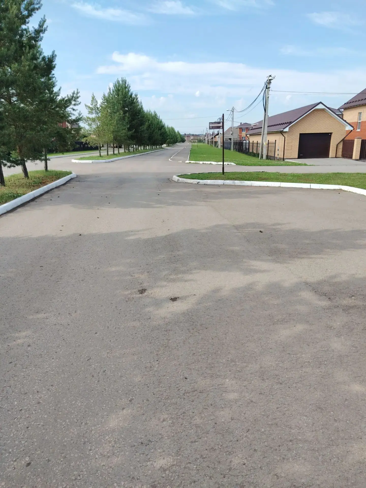 В чудесном коттеджном посёлке "Гудвилл Парк" царит гармония и порядок. Благодаря дворникам, стоящим 