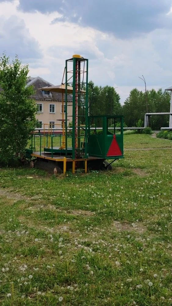 Отремонтирована детская площадка "УГОЛЕК"