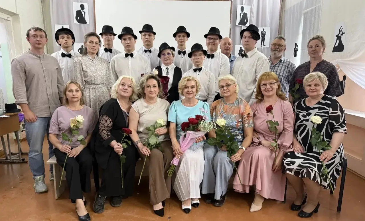 Последний звонок — это знаковое событие, которое для зумеров выглядит совсем не так, ка...