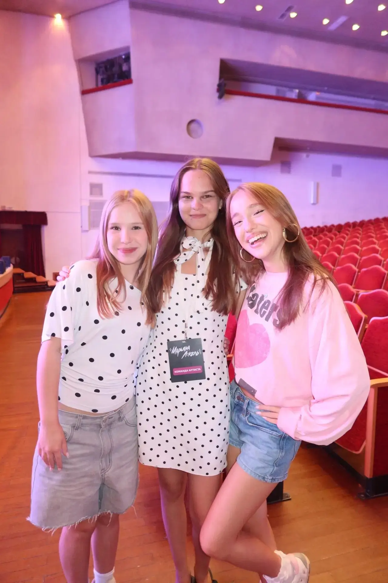 продолжаю встречаться со своими друзьями в городах НАНО ТУРА🥺💗

Соня Зизи за кулисами концерта в С