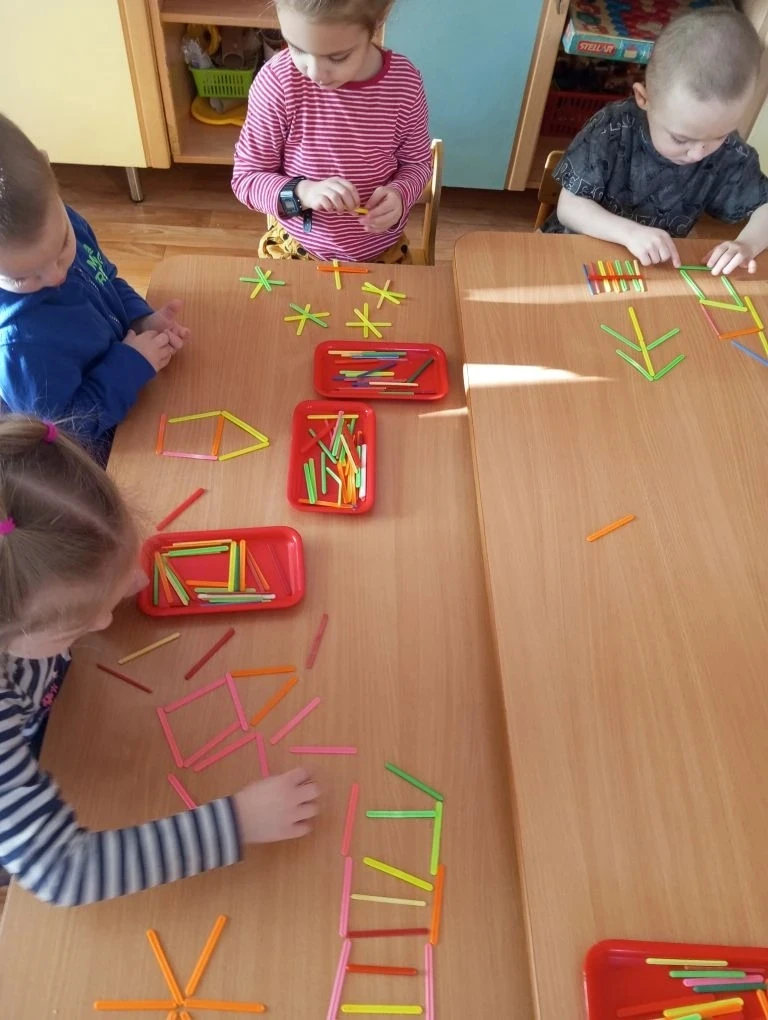 🏠🌳🌷 Маленькие архитекторы группы «Светлячок» в деле!