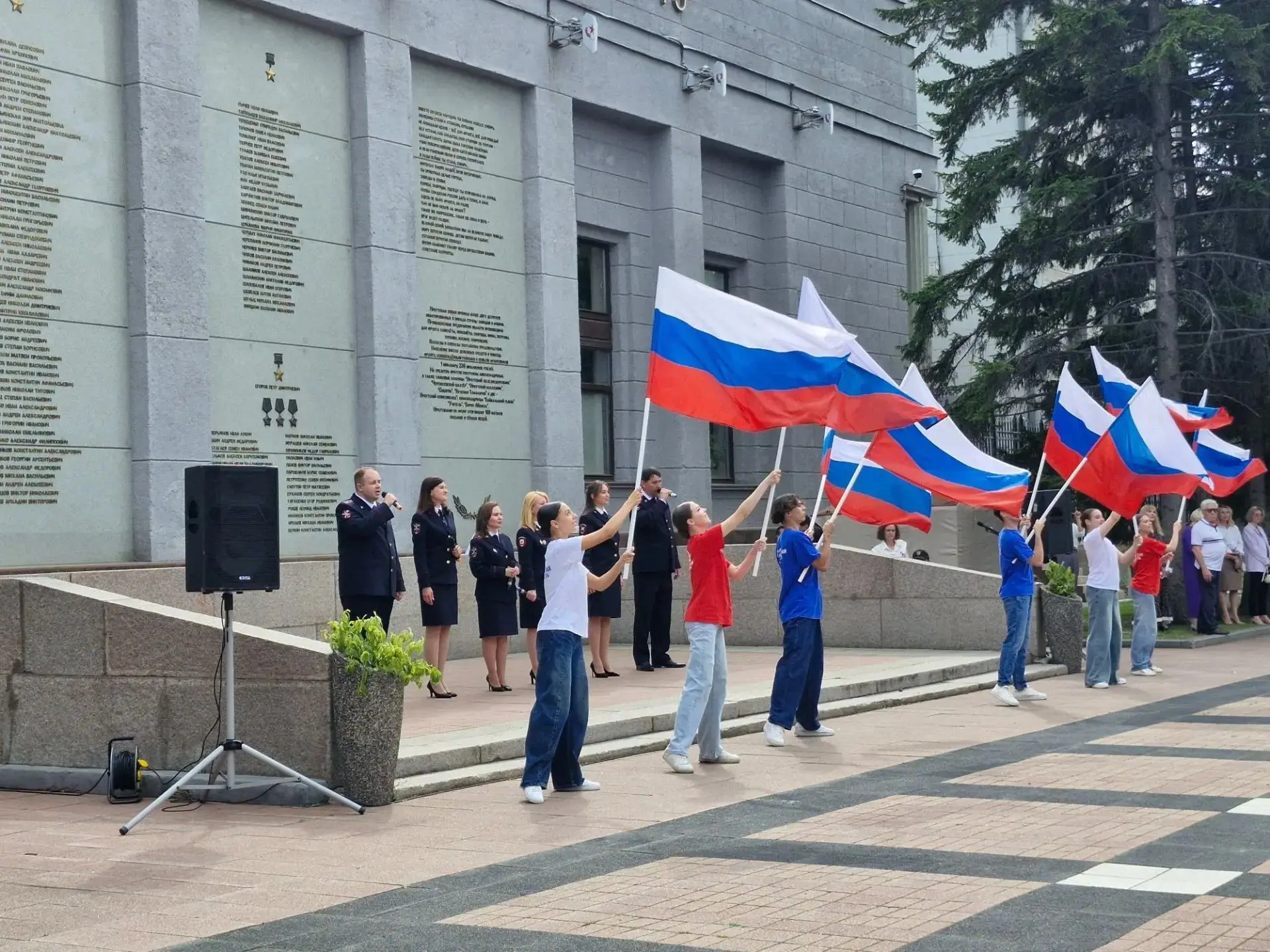 🇷🇺 В Иркутске отметили День Государственного флага России