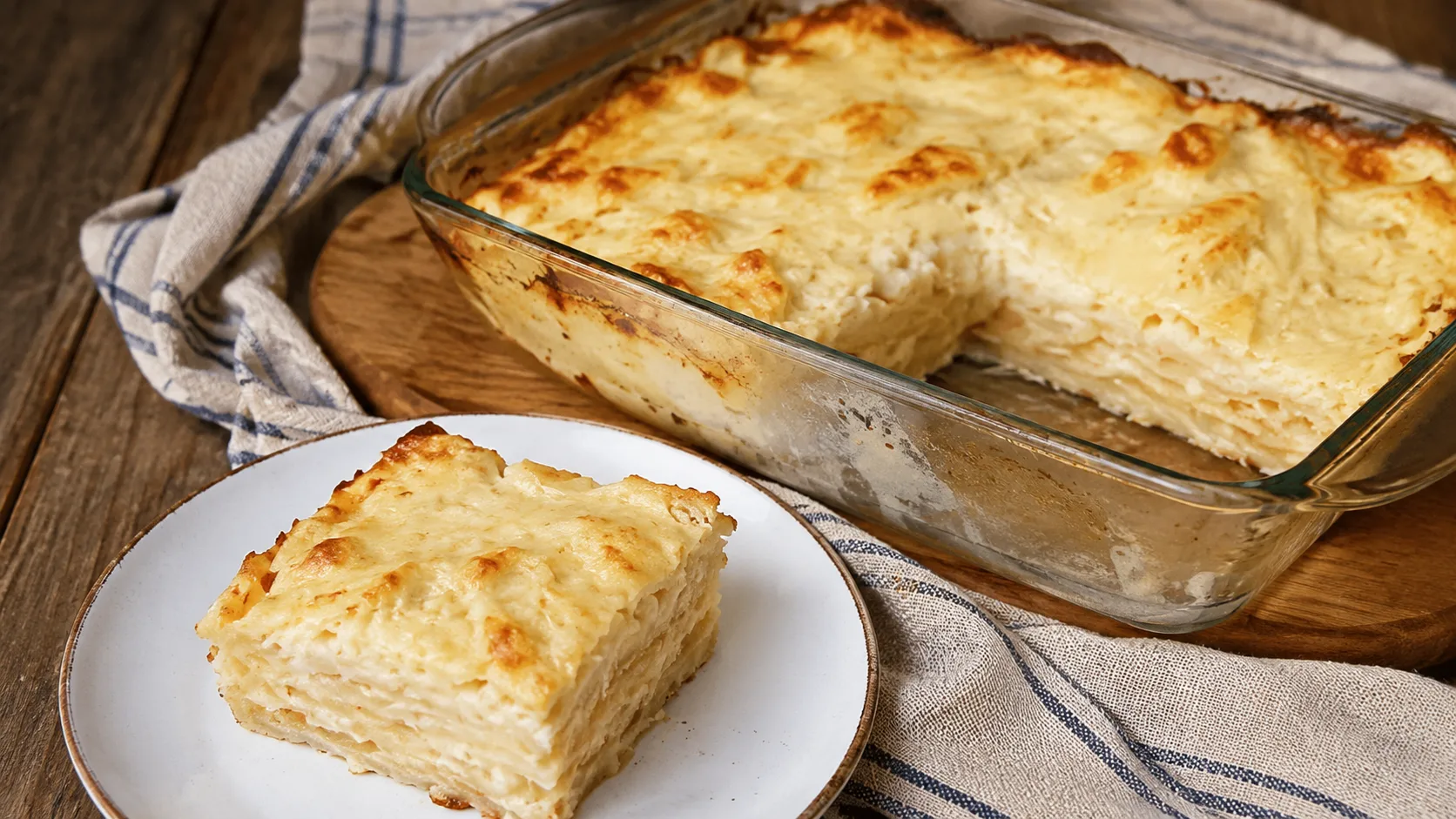 готовим простую и очень вкусную запеканку из творога, сыра и лаваша. Рецепт выручит, когда хочется ч