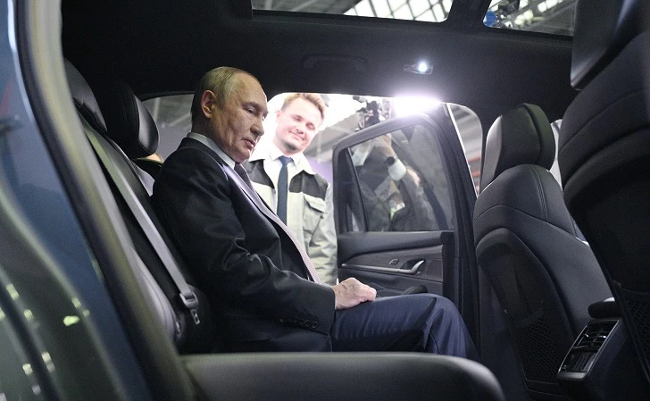 ✔️ Путин протестировал новый кроссовер «Volga K50»