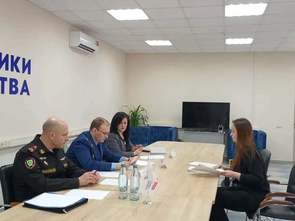 ⚡️Заместитель прокурора Астраханской области провел личный прием граждан по вопросам защиты прав уча