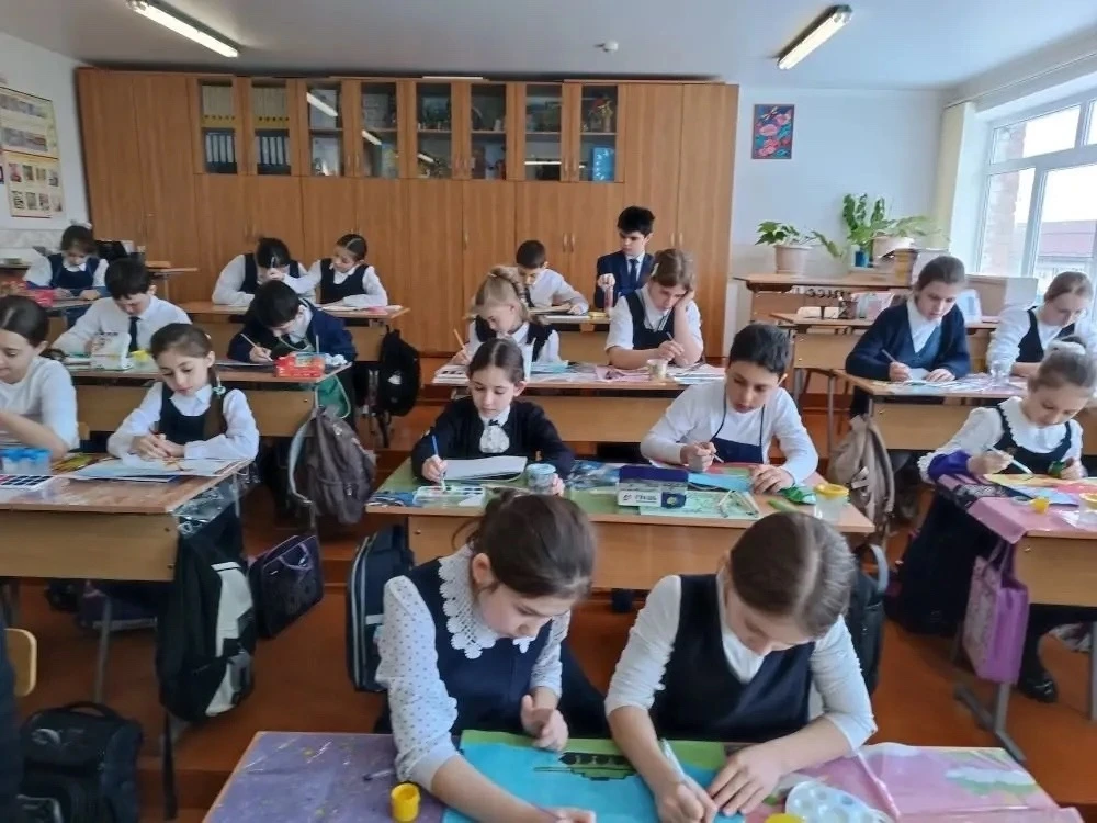 🎨✨ В преддверии Дня защитника Отечества ученики 4 «А» класса с огромным энтузиазмом и творческим вдо