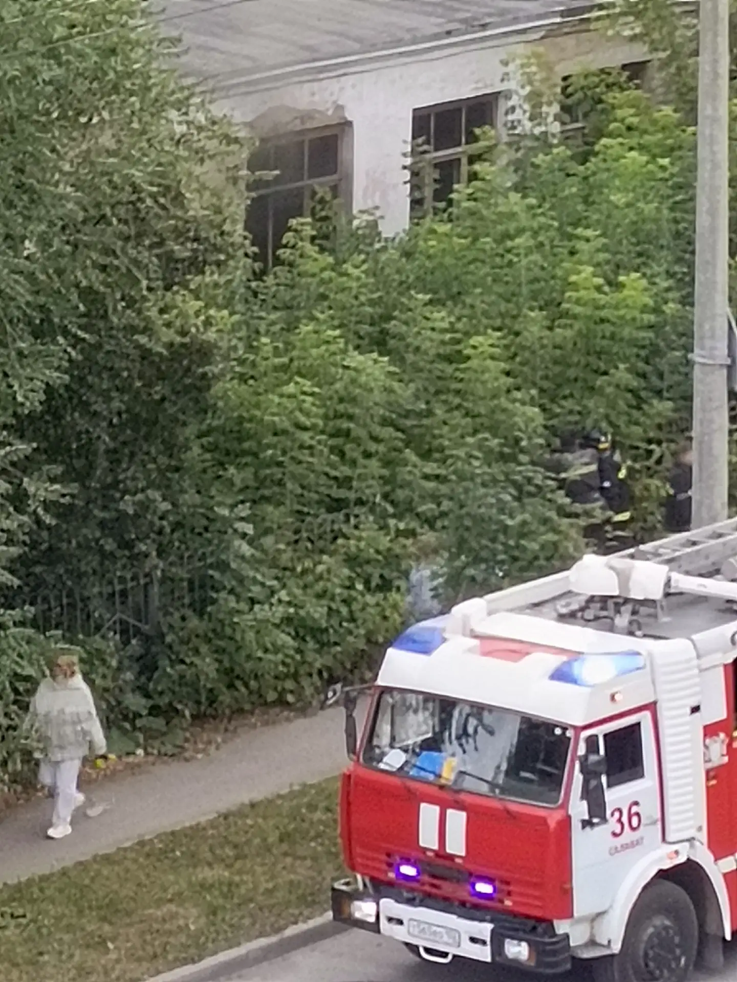 Около школы опять ЧП( поджок), когда администрация города разберётся с этим объектом?