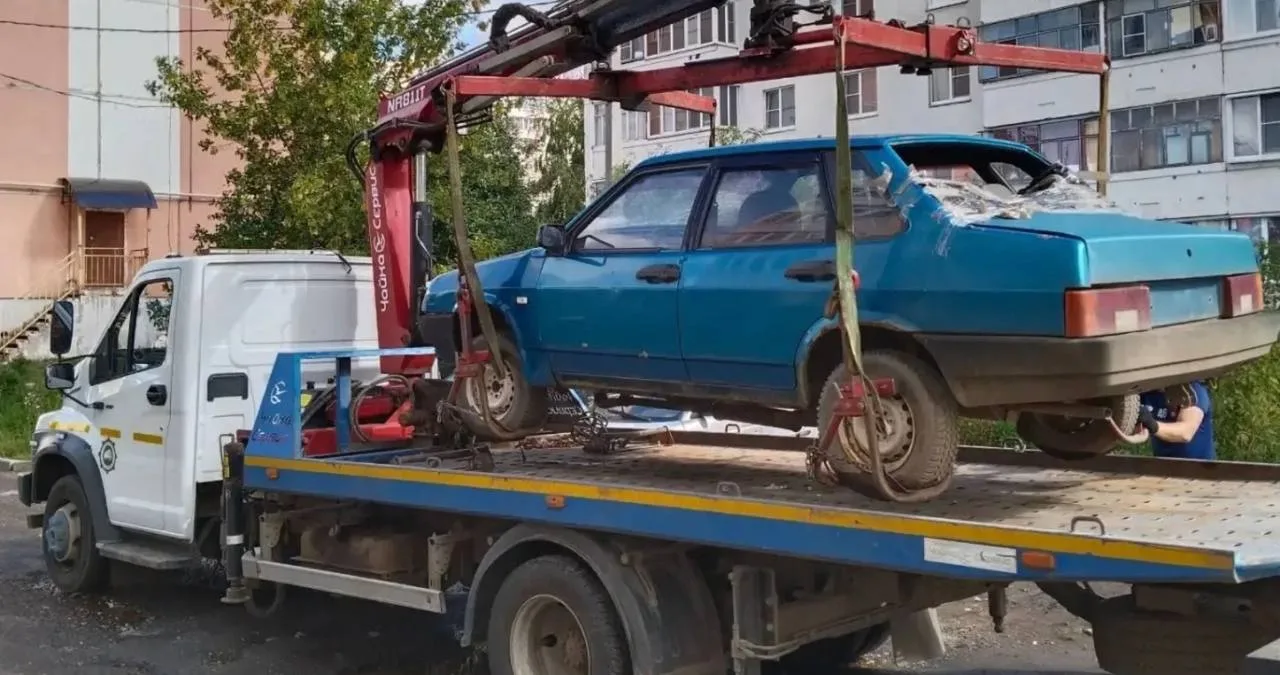 🚨В Саранске на спецстоянку эвакуировали шесть брошенных машин