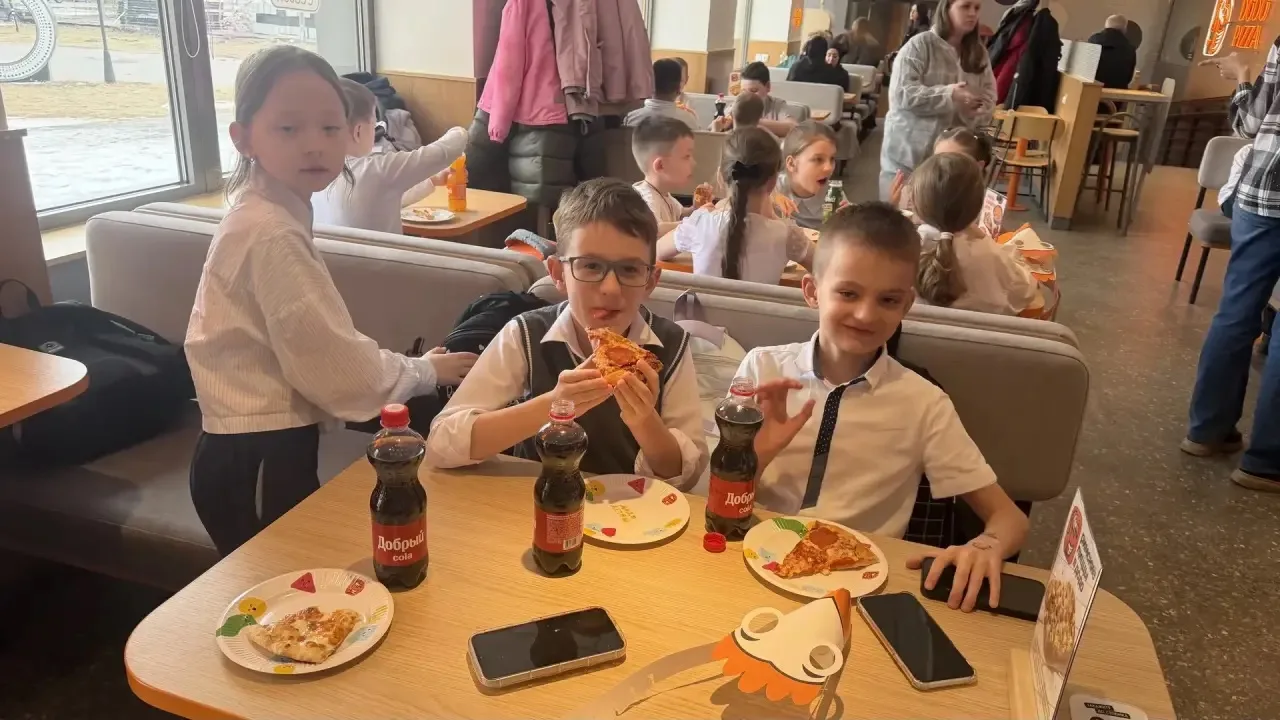 🍕✨ Пицца, друзья и море впечатлений: яркое завершение учебного года! ✨🍕  Учебный год нужно завершать