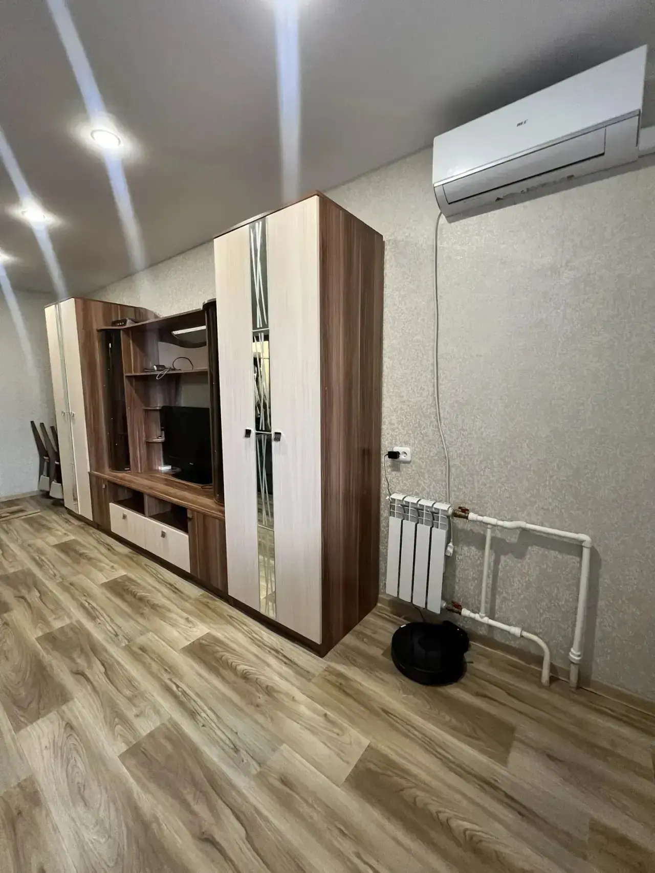 Г Казань Сдаём 1 комнатную квартиру по улице АДОРАТСКОГО, 54. НОВО САВИНОВСКИЙ РАЙОН. В квартире кос