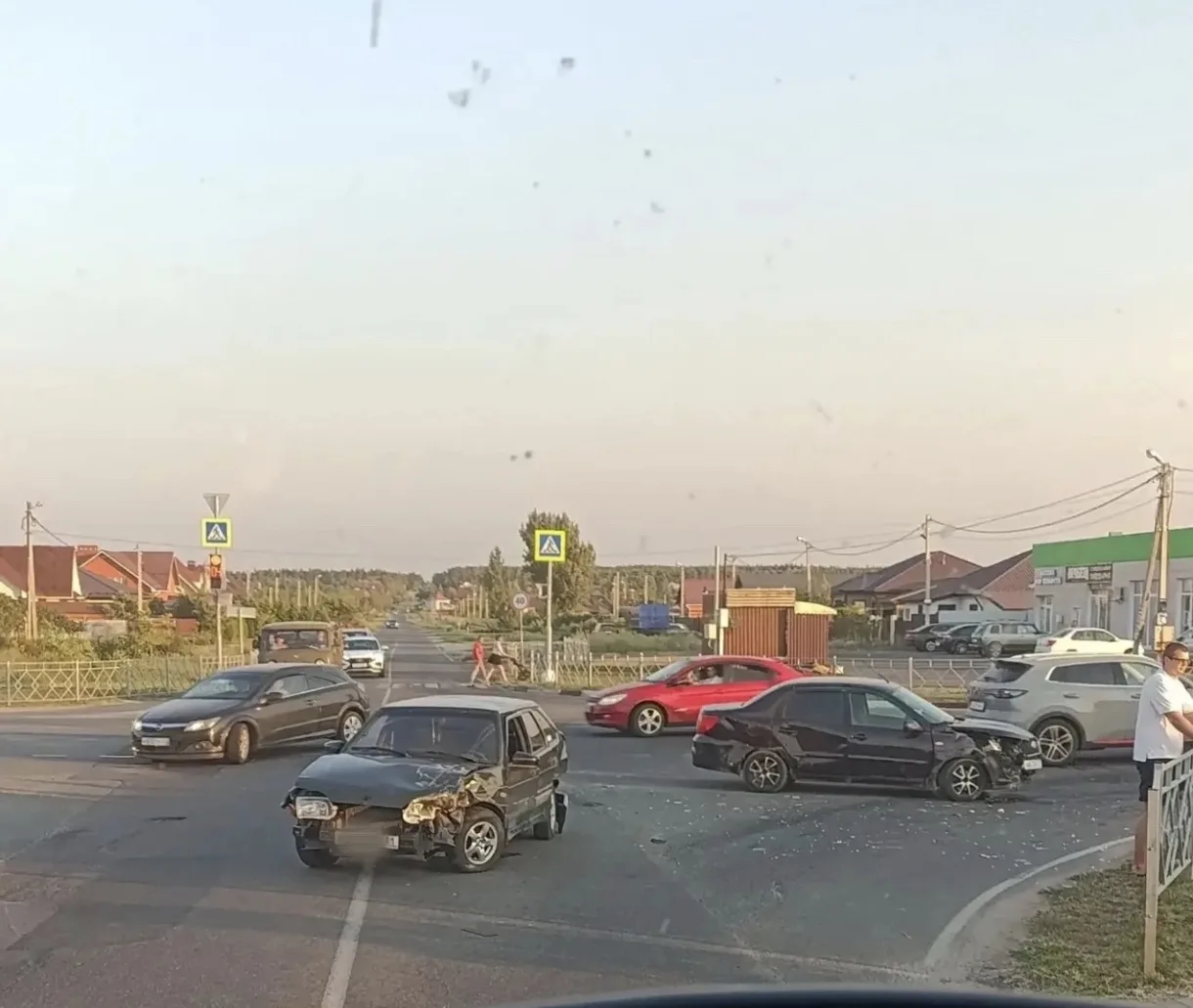 ДТП на ул Майская.   Даже светофор 🚥 не помогает