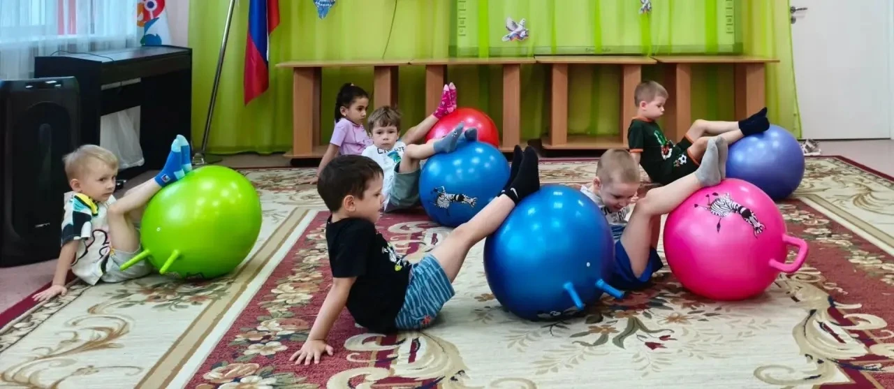 ✨Занятия фитболом 🤸‍♂️ в детском возрасте — это не просто способ потратить энергию, а целостная сис