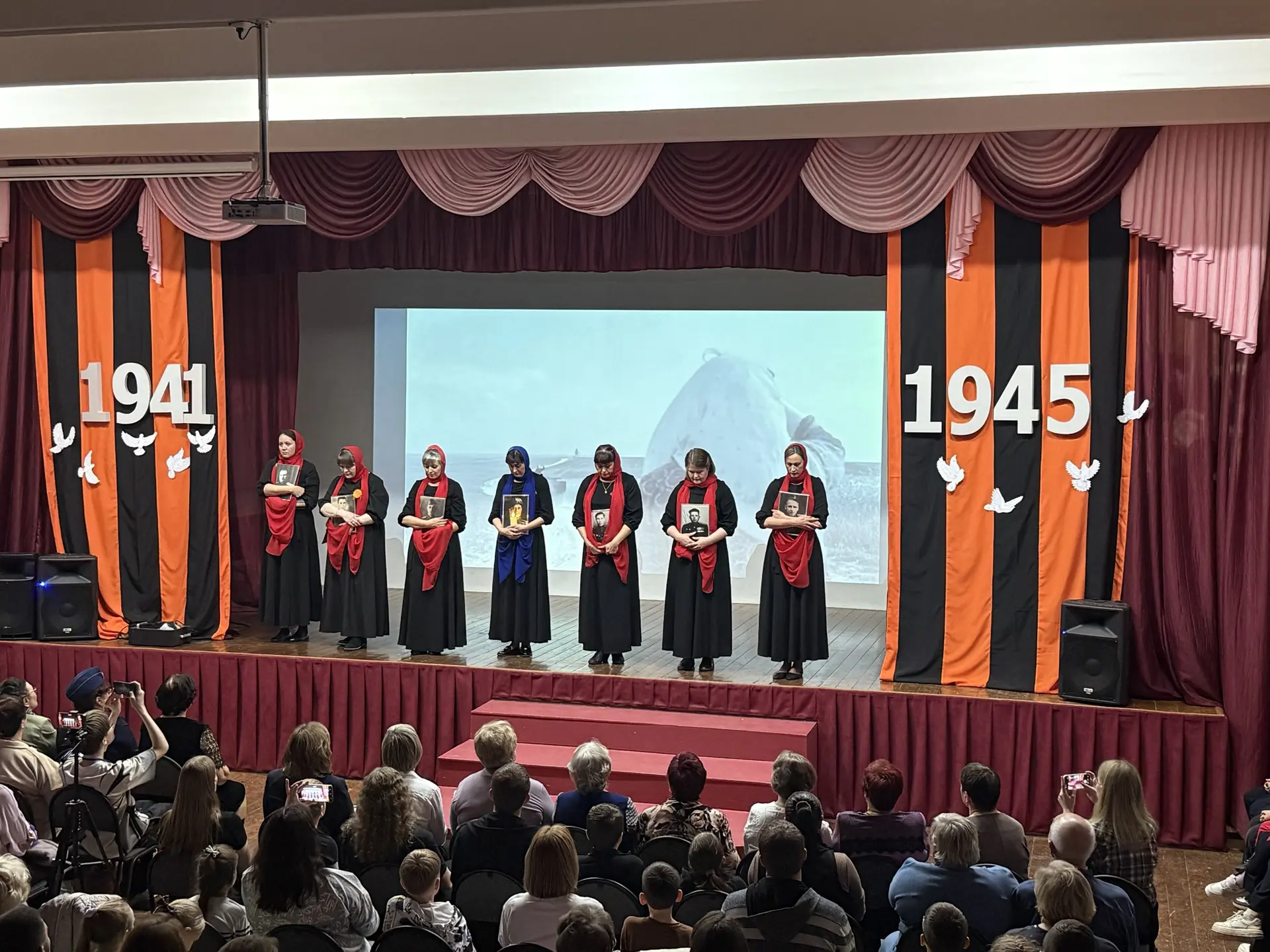 Сегодня в нашей школе состоялось яркое и трогательное событие — литературно-музыкальная постановка «