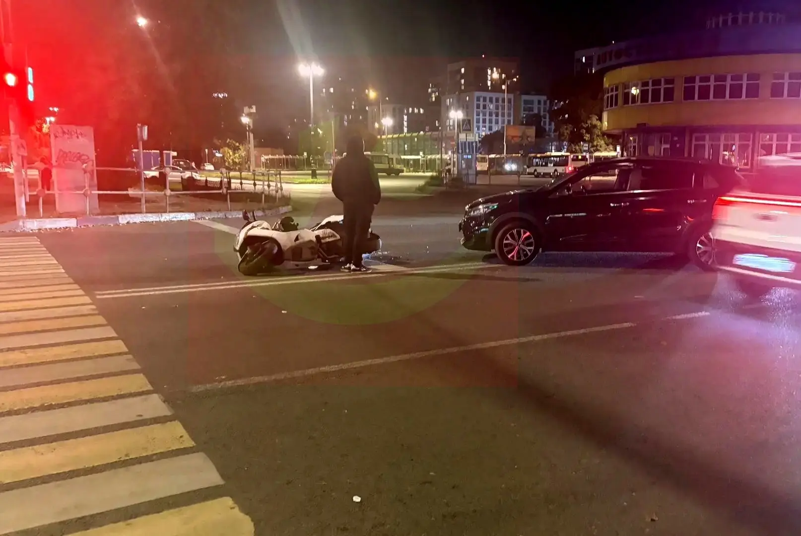На автостанции Южный сегодня случилось ДТП между мотоциклистом и водителем машины.