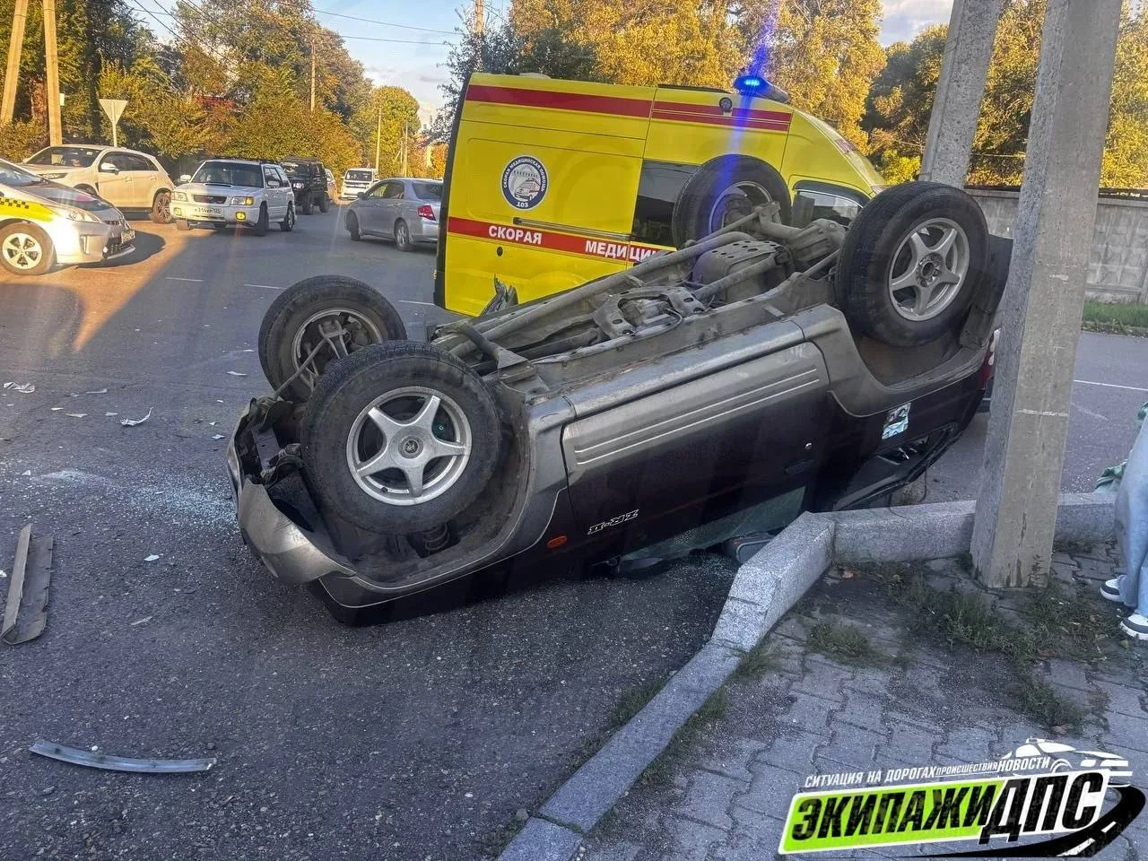На пересечении Горького и Тимирязева перевернулся Pajero