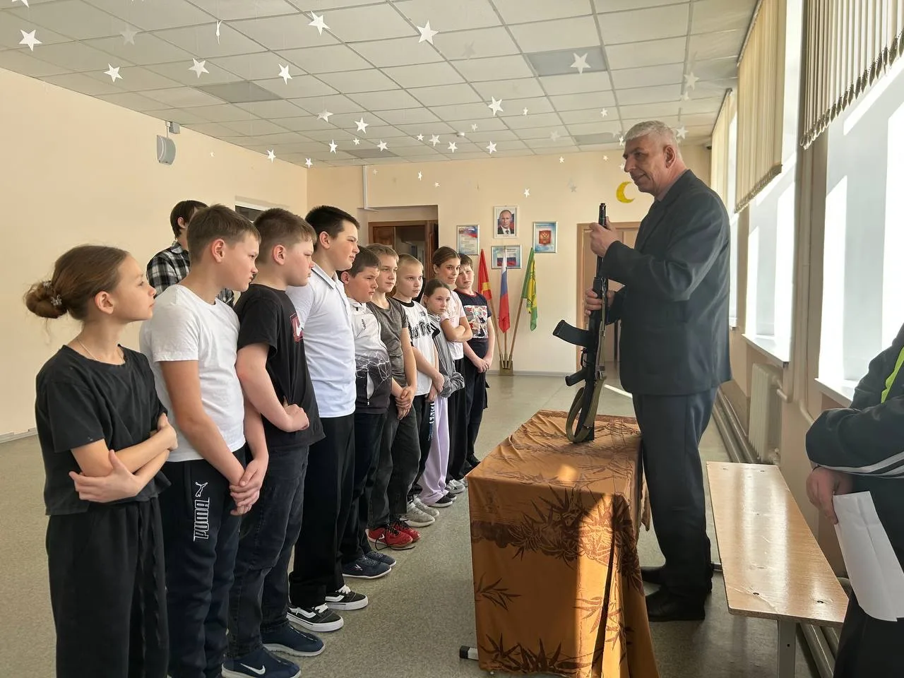 🔥 «Зарница» для среднего звена: проверка на прочность пройдена! 🚩🎖️  Следом за начальной школой в бо