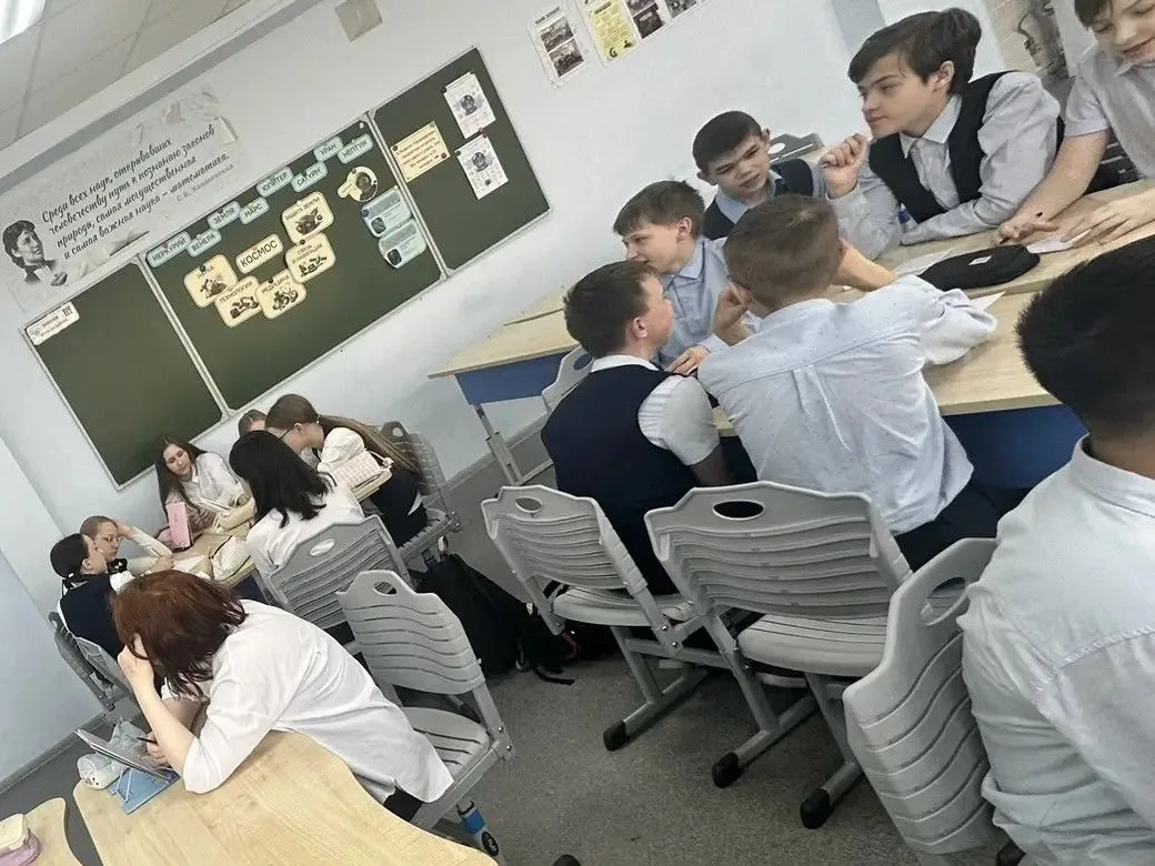 🚀 Сегодня в нашей школе в рамках Недели космоса прошли классные часы, посвященные Дню космонавтики 🚀