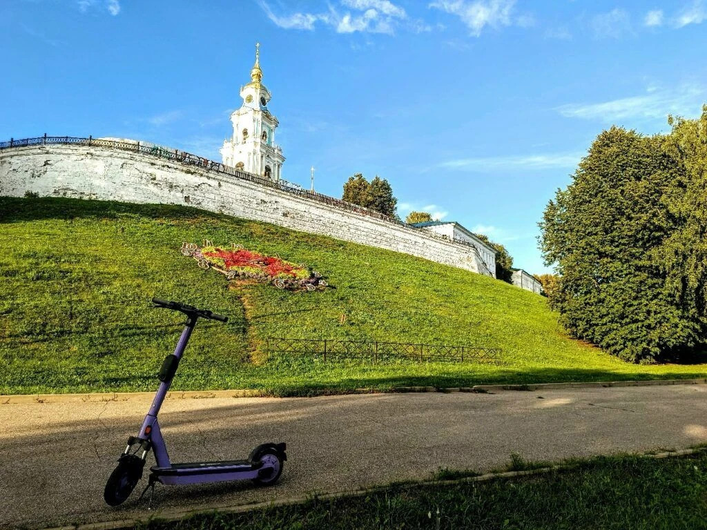 КОСТРОМИЧИ МОГУТ ПОЖАЛОВАТЬСЯ НА БРОШЕННЫЕ САМОКАТЫ ЧЕРЕЗ МЕССЕНДЖЕР MAX