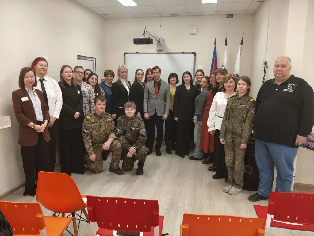 Вчера мой педагог дополнительного образования Боровиков Павел Александрович и ученица 7А класса Скоб