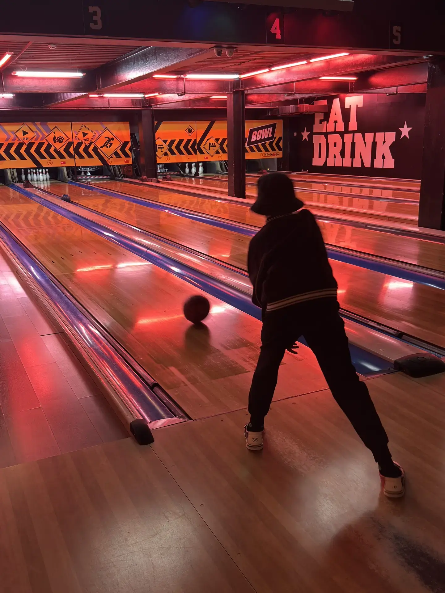 🎳 СТРАЙК ПО ОТДЫХУ: как «Радуга» закатила шар в боулинг

Воспитанники лагеря «Радуга» вышли на «дор