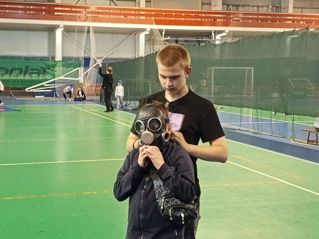 Спортсмены тренировочных сборов приняли участие в игре "Зарница".
Ребята преодолевали полосу препятс