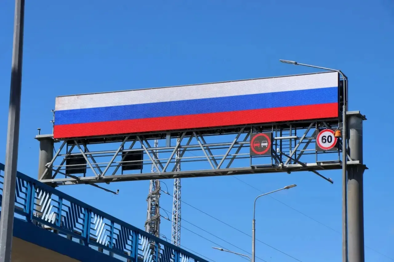 🇷🇺 Новый Зейский мост сегодня поздравил всех с Днём России.

🌉 Страна берёз, бесконечных дорог и 