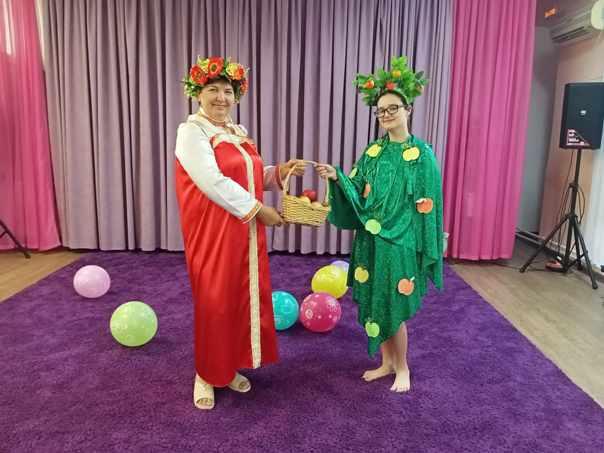 🍎Сегодня в центре «Юность» состоялось творческо –фольклорное мероприятие «Яблочный спа...