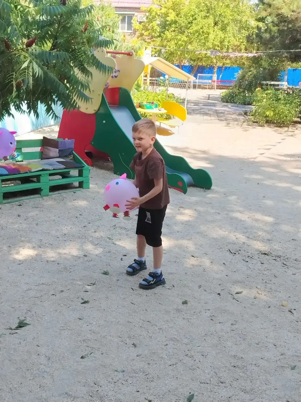 Сегодня в группе «Божьи Коровки» царило настоящее веселье! Ребята с большим увлечением ...