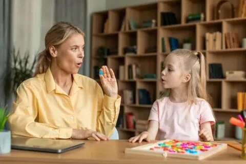 Уважаемые родители! Объявляется набор детей для платных занятий с логопедом. Стоимость ...