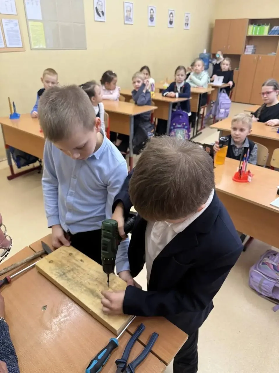 В преддверии Дня защитника Отечества в нашей школе реализуется программа «Классные встречи» с папами