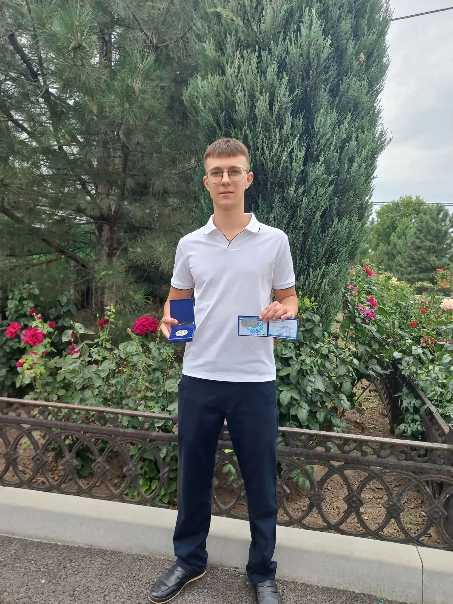 ⭐️Мы спешим поделиться потрясающей новостью! 🎉⭐️

Выпускник 11 класса Лысенко Вадим доказал, что уп