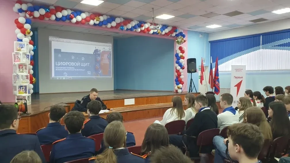 Сегодня , в школе №86 г.о. Самара традиционно учебная неделя началась с исполнения гимна России и по