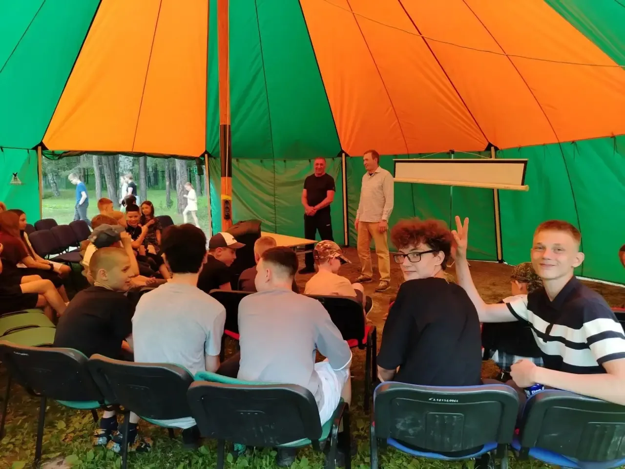 Первый день в «Академии»: как это было 🏕️🔥

В загородном лагере «Заря» стартовала первая смена «Ак