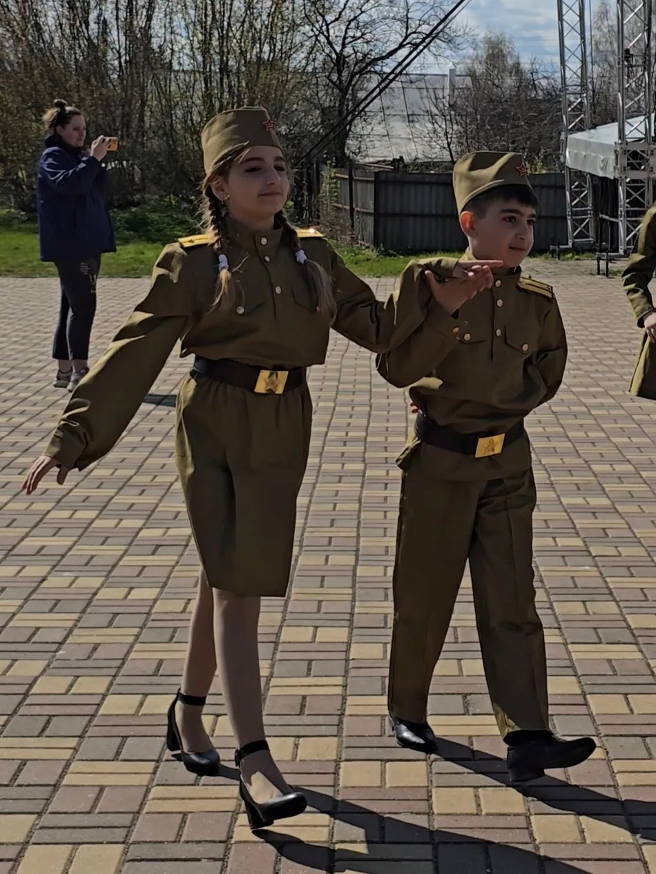В Бабынинском, Барятинском, Мосальском округах состоялась патриотическая акция «Вальс П...