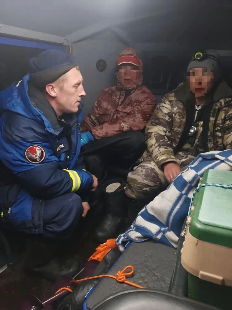 Не провалились, но могли: благодаря спасателям двое рыбаков остались живы  2 апреля в Каракулинском 
