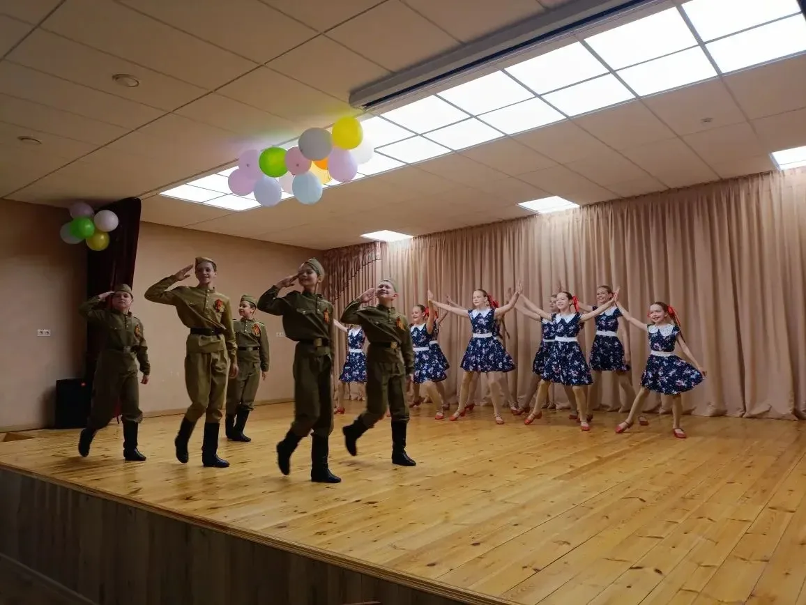 🔥Детство — это время, когда всё кажется возможным, когда самые простые вещи наполнены чудом. 

В ко