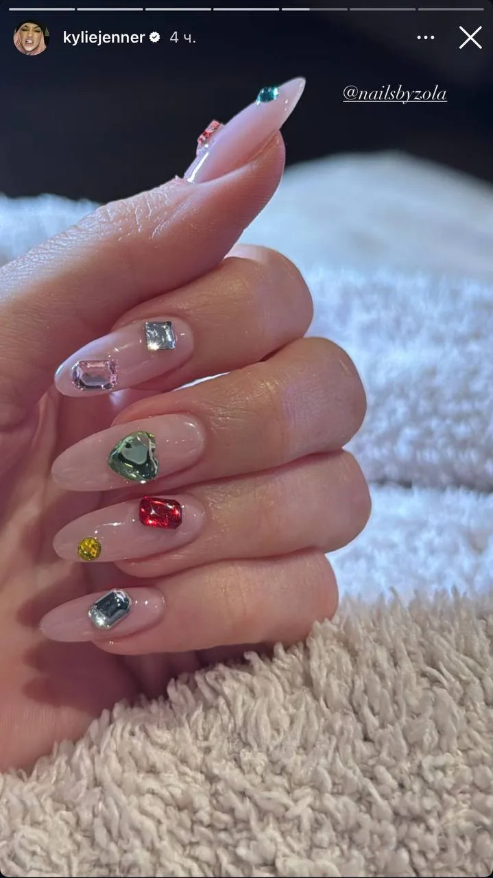 Кайли увлеклась bedazzling, и нам стоит попробовать…