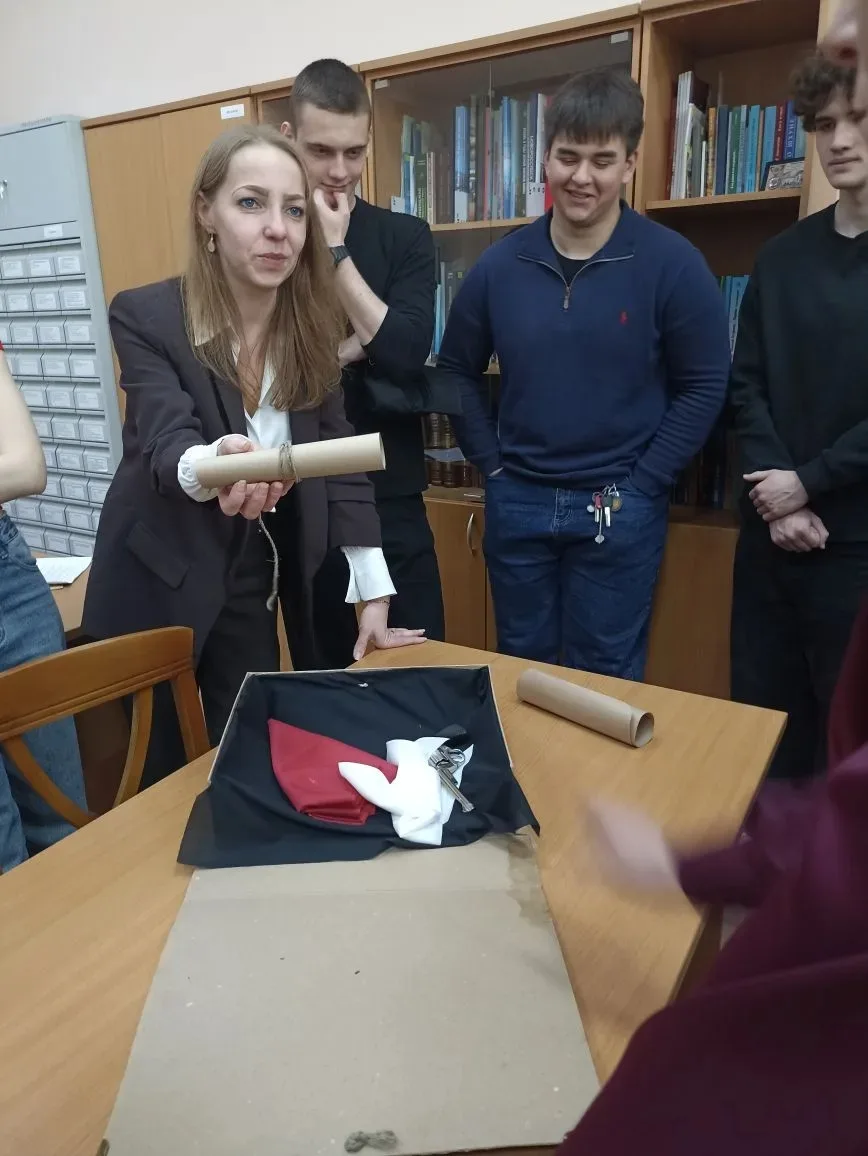 Сегодня учащиеся 10 «А» класс посетил Управление архива муниципального образования город Новороссийс