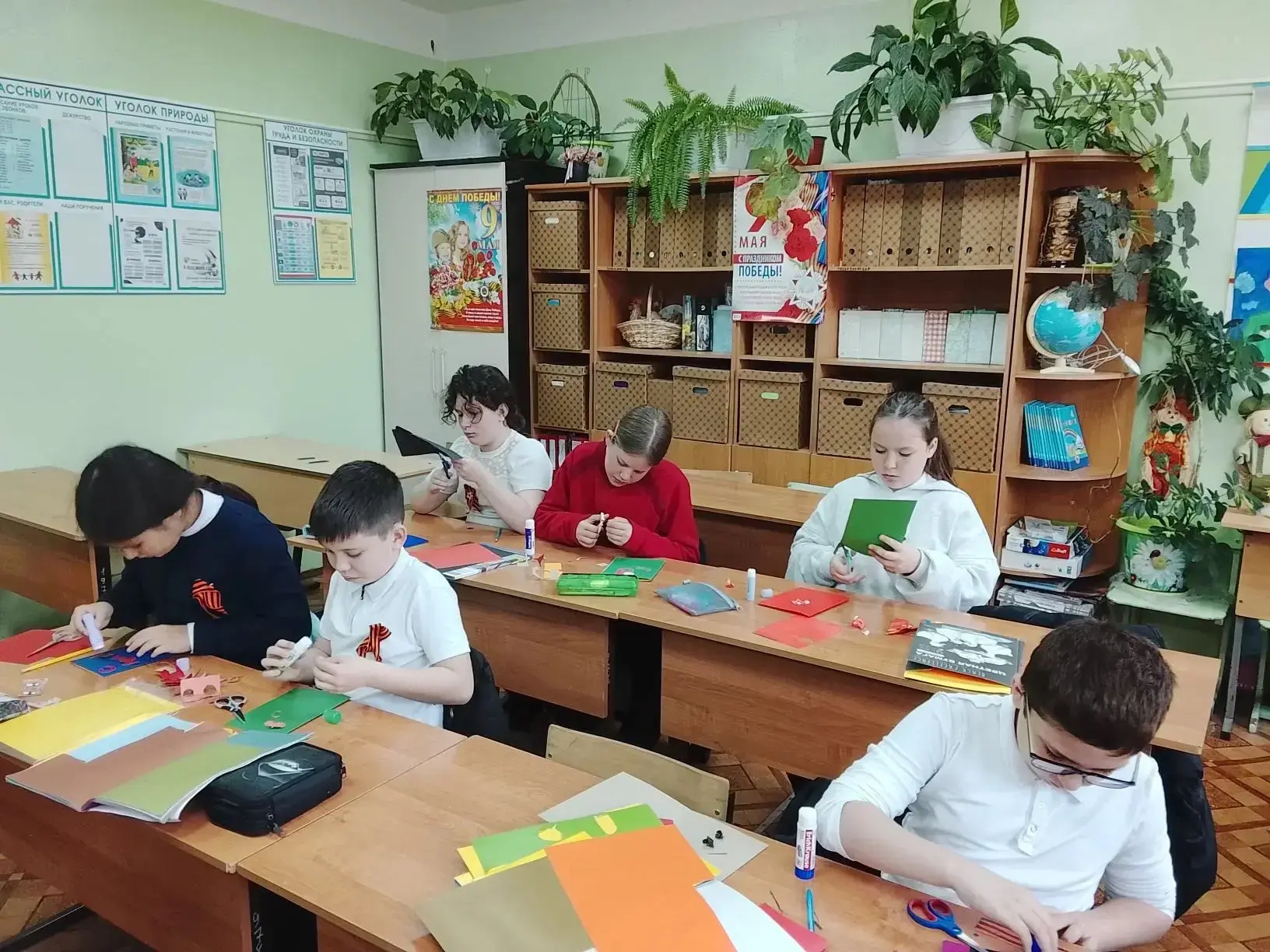 Помним и чтим: 4 «В» класс готовится ко Дню Победы! 🎖️  🎗️В преддверии великого праздника — Дня Побе