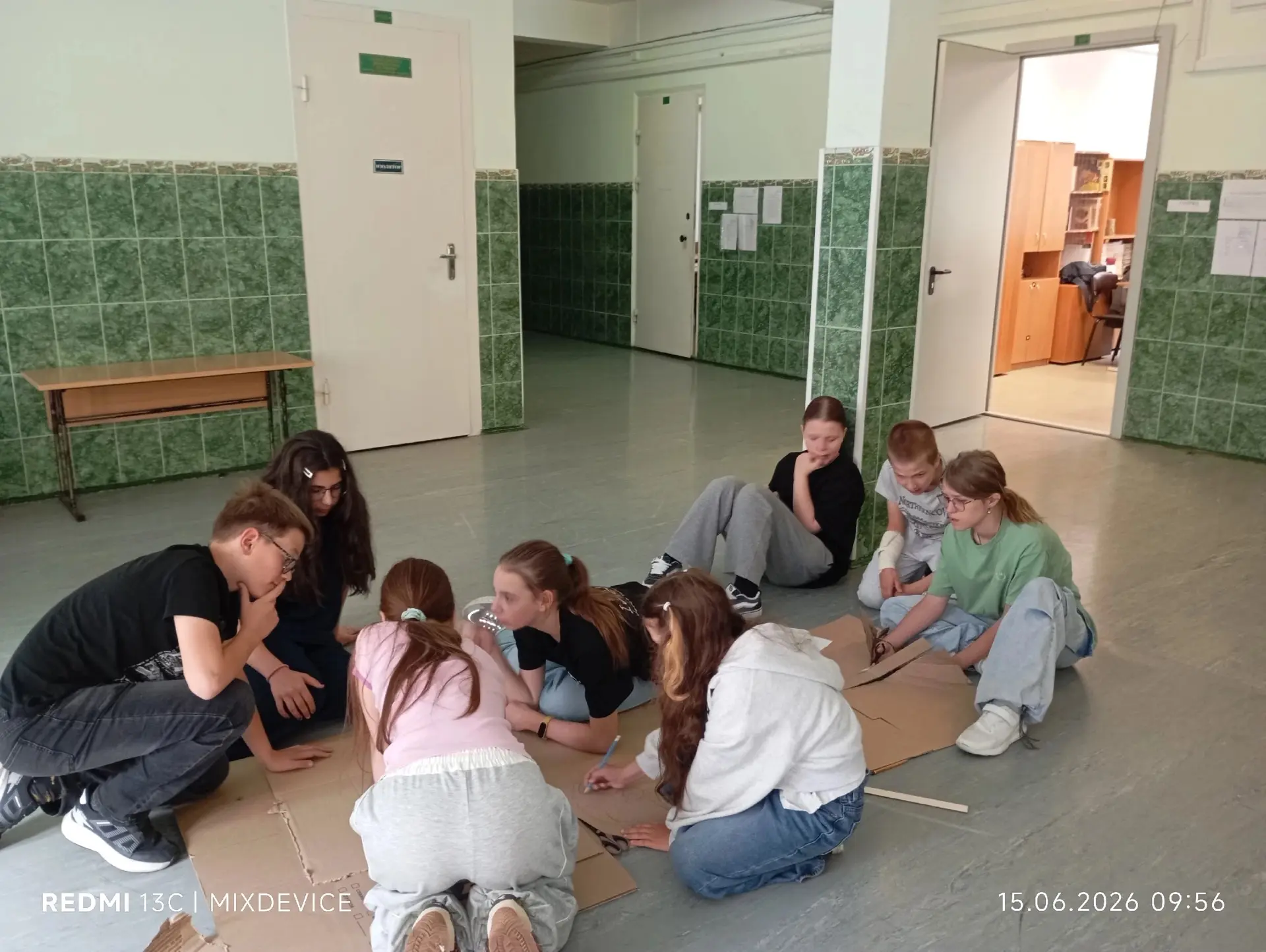 🎭 Ребята из 5-го отряда «Изумрудного города» вовсю репетируют отрывок из любимой сказки «Бременские