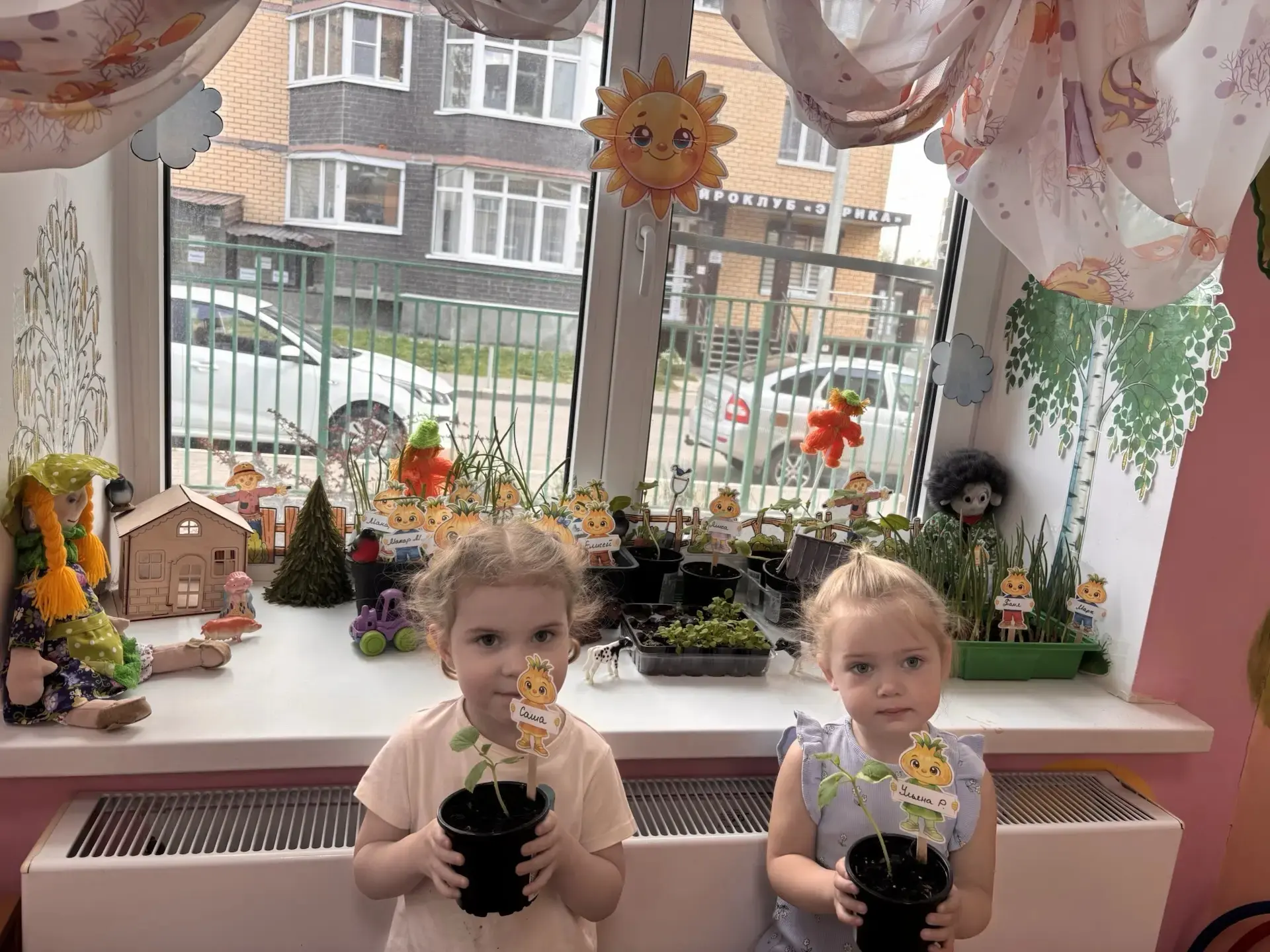 В ясельной группе «Фантазёры» кипит настоящая зелёная жизнь! 🌱 Наши малыши вместе с во...