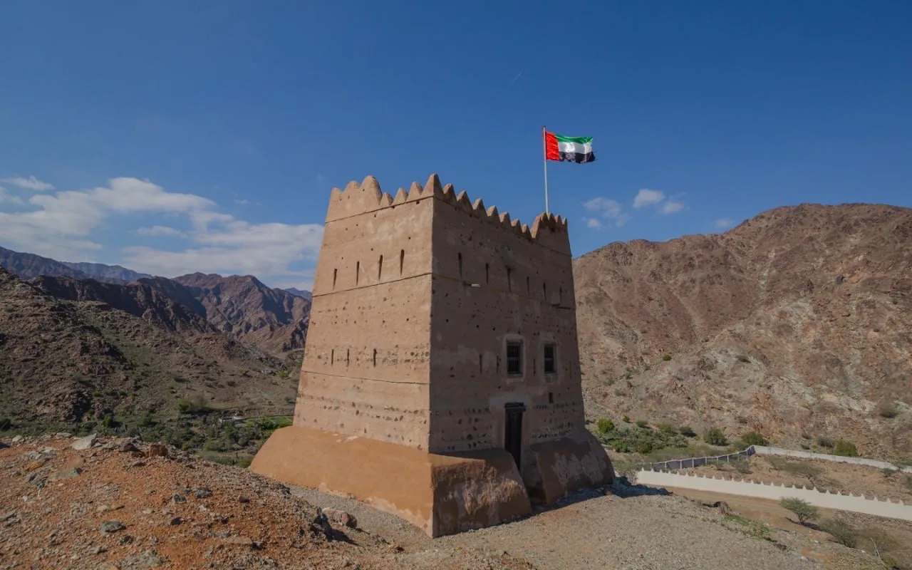 Вот уже 250 лет замок Al Hayl неустанно охраняет склоны Хаджарских гор.  Это «Архпросвет Иванович», 