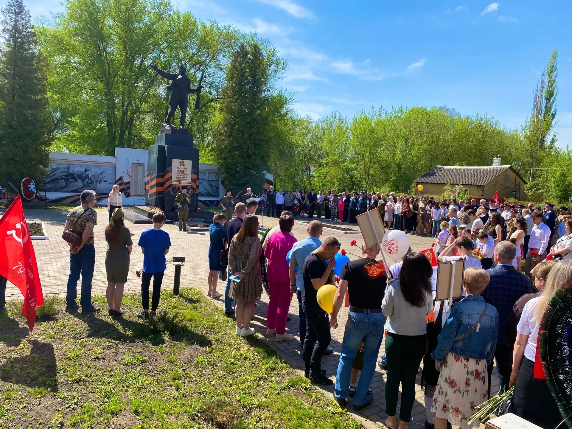 В Семилуках прошла церемония в память о погибших в Великой Отечественной войне: участни...